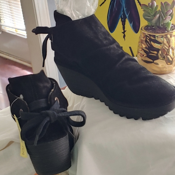 NEW Suede LONDON FLY Ankle Boot! - Picture 2 of 3